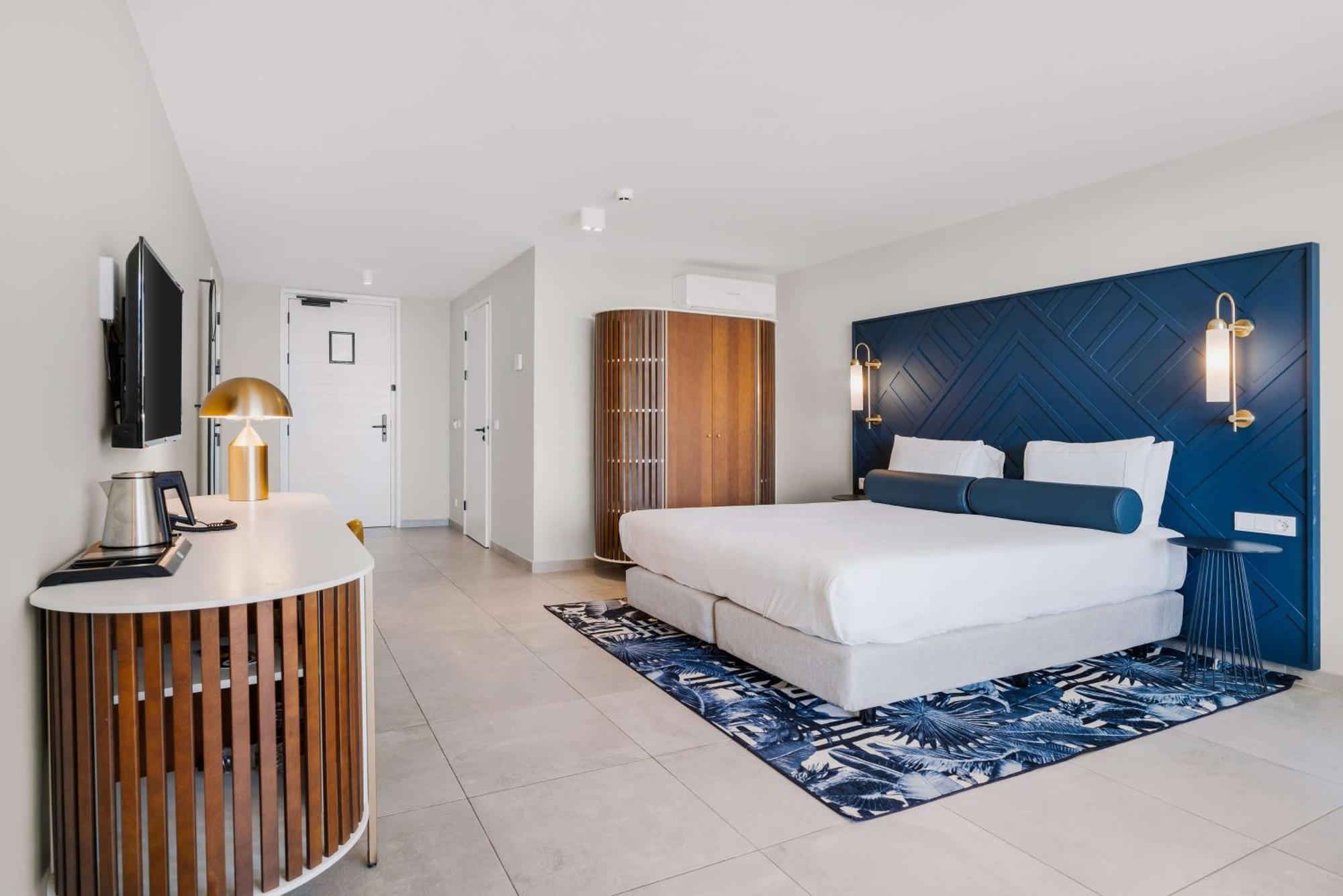 Mangrove Beach Corendon Curacao All-Inclusive Resort, Curio By Hilton Віллемстад Екстер'єр фото