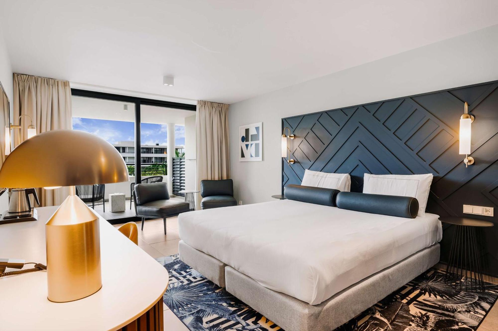 Mangrove Beach Corendon Curacao All-Inclusive Resort, Curio By Hilton Віллемстад Екстер'єр фото