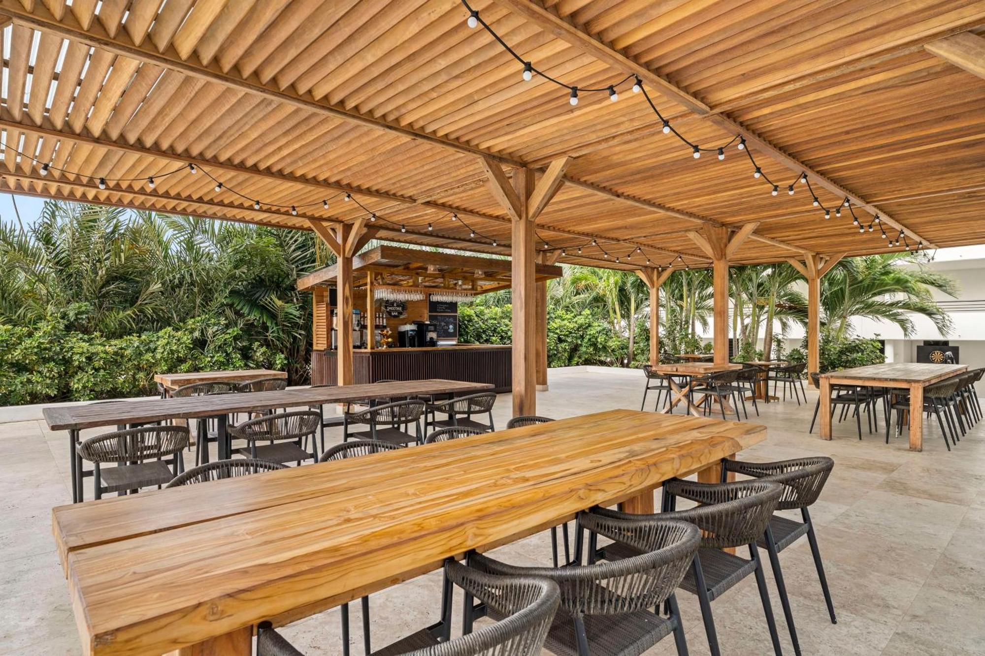 Mangrove Beach Corendon Curacao All-Inclusive Resort, Curio By Hilton Віллемстад Екстер'єр фото