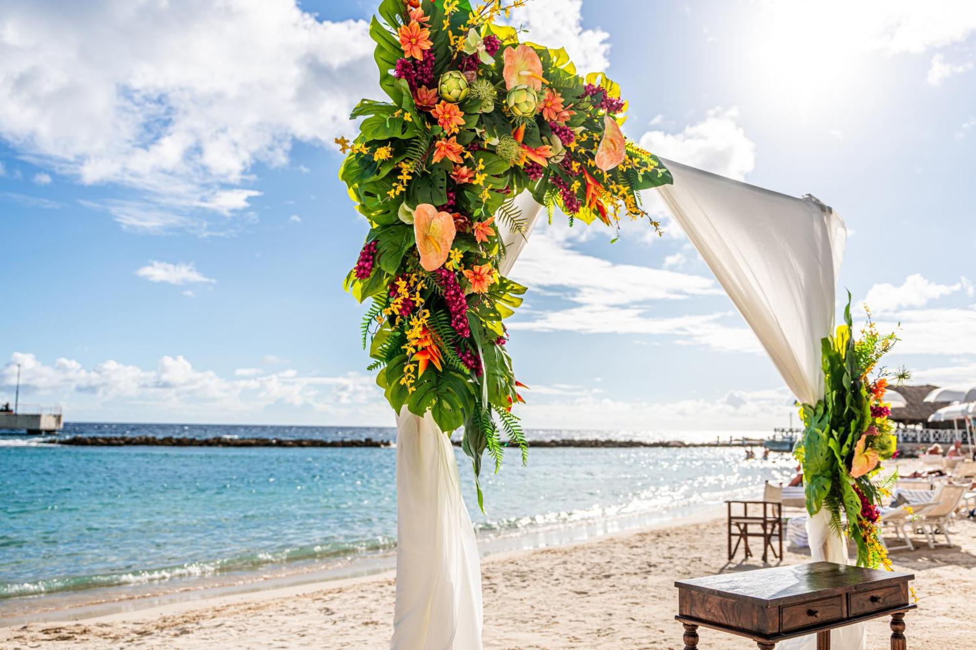 Mangrove Beach Corendon Curacao All-Inclusive Resort, Curio By Hilton Віллемстад Екстер'єр фото