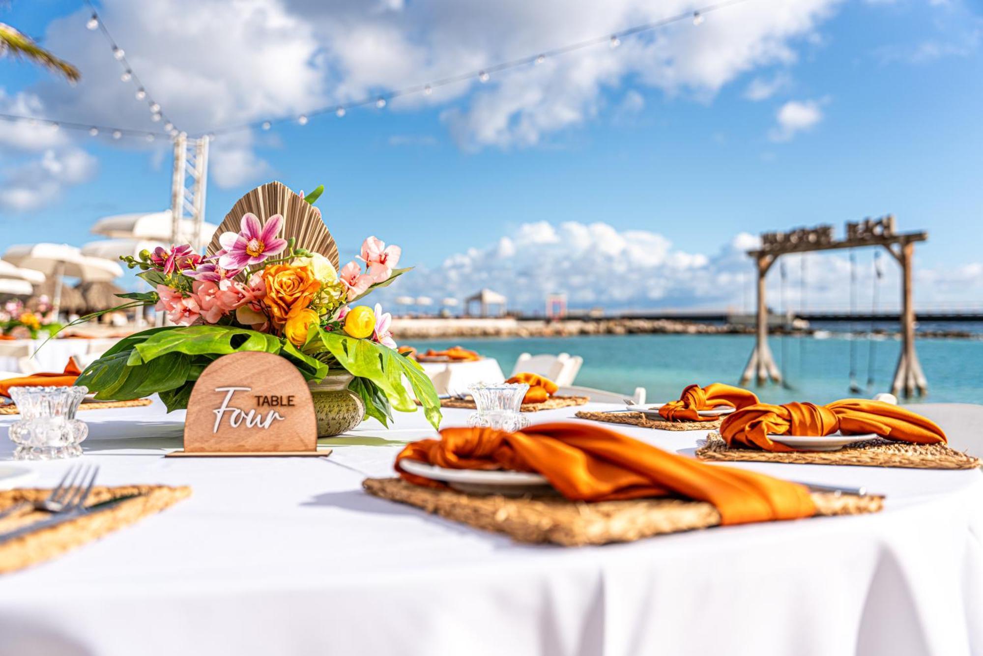 Mangrove Beach Corendon Curacao All-Inclusive Resort, Curio By Hilton Віллемстад Екстер'єр фото